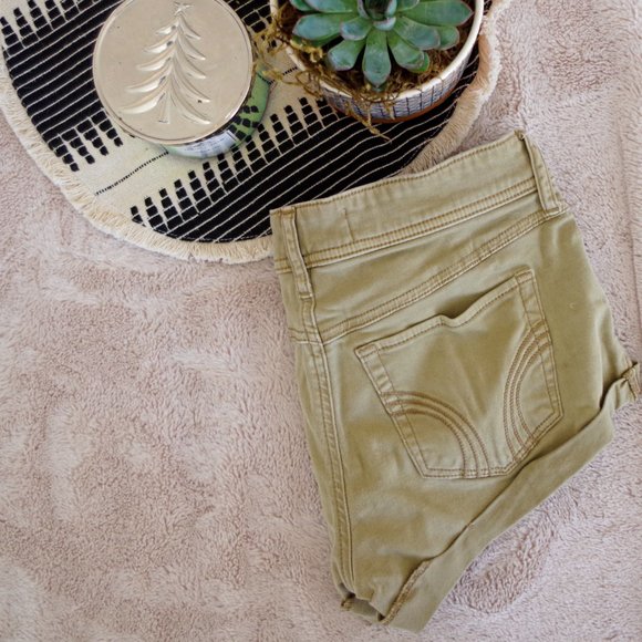Hollister Tan Cargo Shorts - Picture 2 of 2
